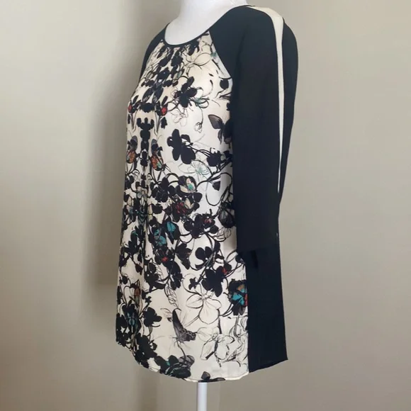 Black & White 3/4 sleeve Blouse with Cut-out Back & Geometric Design Front - Picture 4 of 7